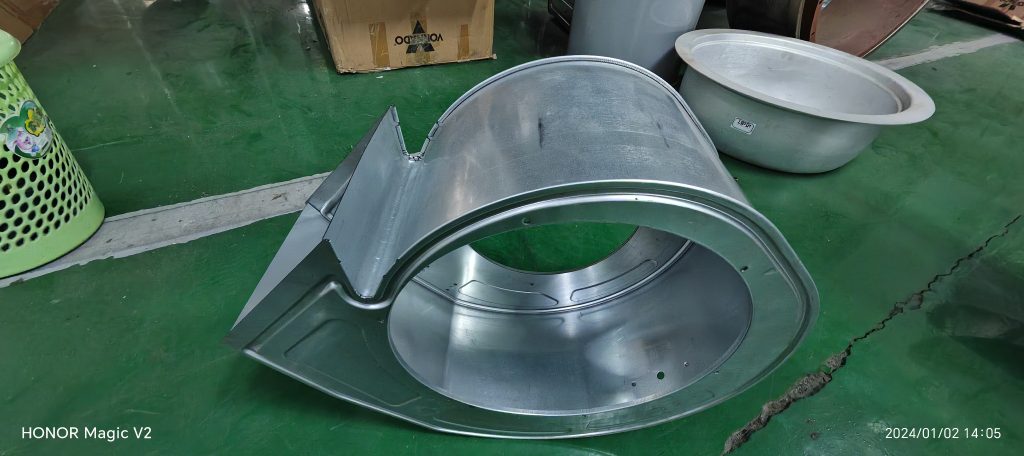 Centrifugal fan hemming effect